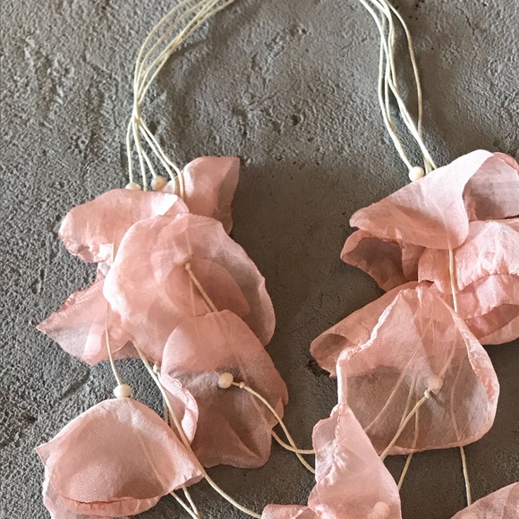 Flower necklace pink multi strand statement piece - Picture 7 of 8